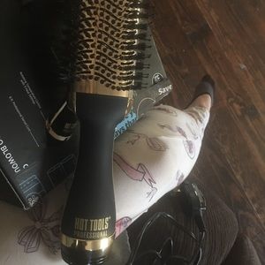 Hot tool blow dryer brush